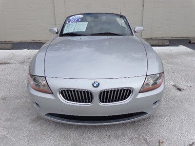 Super nice! 3.0i auto convertible 3.0l cd 10 speakers 4-wheel disc brakes abs