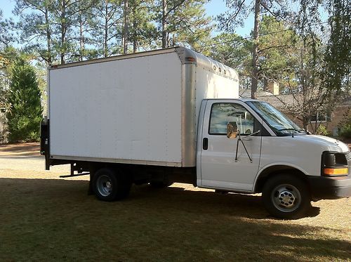 2006 chevrolet express 3500 base cutaway 12' box truck  6.0l v8