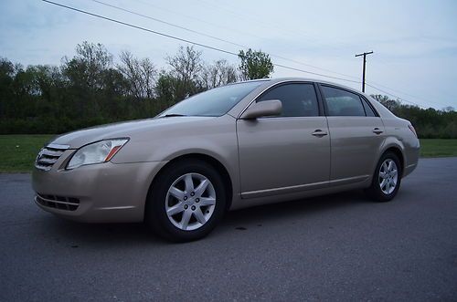 *no reserve* toyota avalon xl 1-owner mind condition hwy miles
