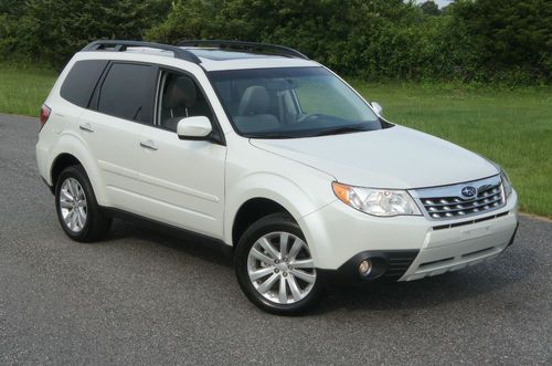 2013 subaru forester limited~moon roof~leather~loaded~958 miles like new!!