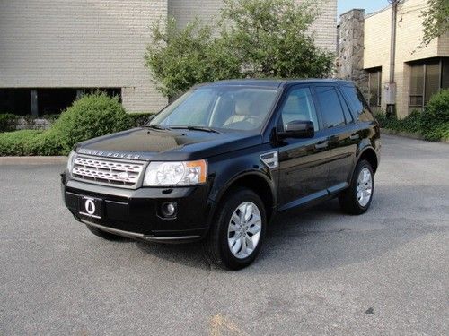 Beautiful 2011 land rover lr2 hse, loaded with options, warranty