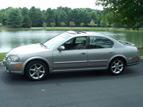 2003 nissan maxima se sedan 4-door 3.5l, very nice, clean, runs  perfect !