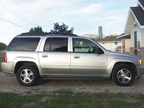2006 chevy trailblazer ext lt, 3rd row seat, low miles, leather seats