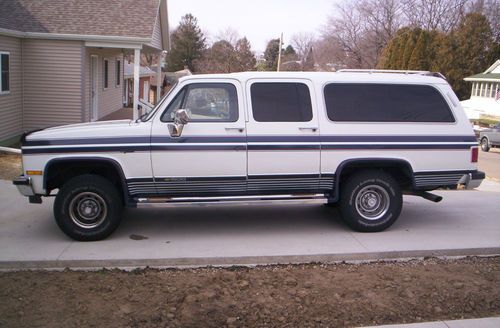 1989 chevy suburban 4x4 1/2 ton mint condition! loaded!