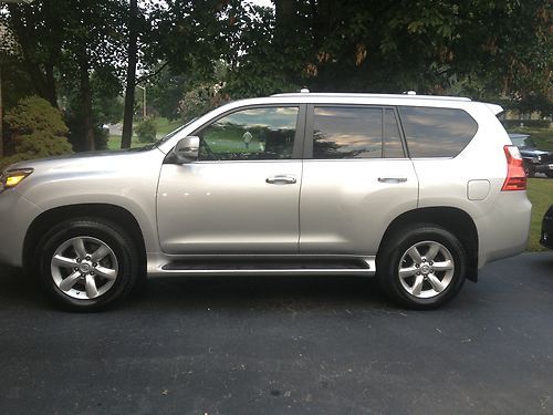 2011 lexus gx460 4dr suv - silver, excellent condition and fully loaded