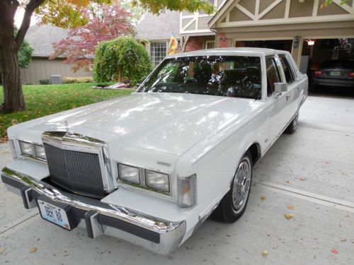 1988 lincoln town car signature series with 54k in excellent condition
