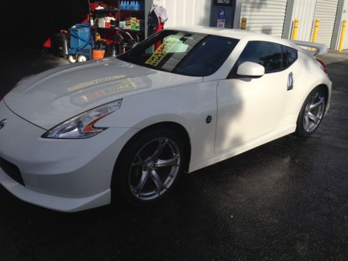 Nissan 370 z coupe nismo  6 speed