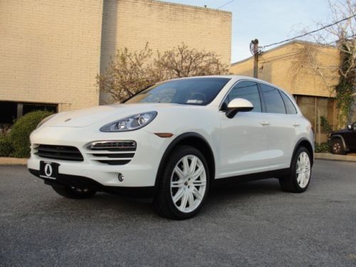Beautiful 2013 porsche cayenne, only 118 miles, rare 6-speed manual