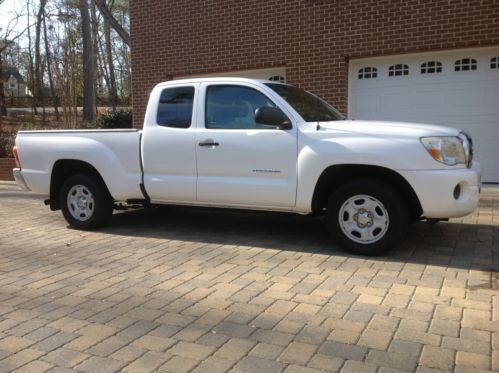 2006 toyota tacoma access cab sr5 4 cylinder 5 speed manual trans. 2 wheel drive