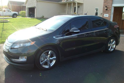 2014 chevy volt gray fully loaded every option 220v charger perfect condition