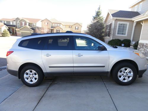 2010 chevrolet traverse ls suv fwd 3rd row $3000 below book mint must sell now