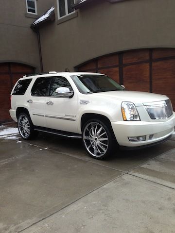 **celebrity owned** 2007 cadillac white pearl escalade 26" rims low 68k mile