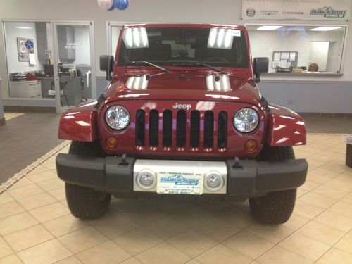 2012 jeep wrangler sahara 2 door 3.6l pentastar. loaded brand new real price!!