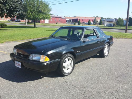 Black 1991 ford mustang lx 5.0 notchback 5-speed 65,000 miles runs great