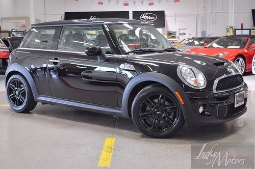 2012 mini cooper hardtop s, one owner, heated leather seats, sat, black rims