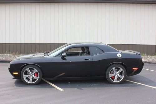 2010 srt8 challenger 6 speed 4000 miles, supercharged, mint!  must see!