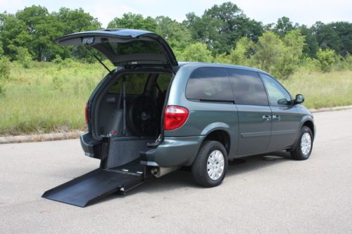 2007 town &amp; country lx wheelchair handicap accessible van