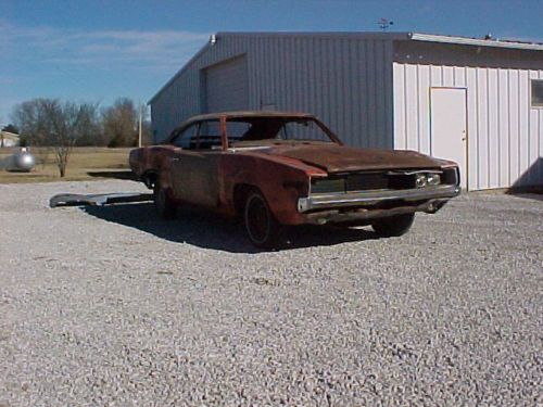 1968 dodge charger base hardtop 2-door 6.3l  no reserve ,very rare color