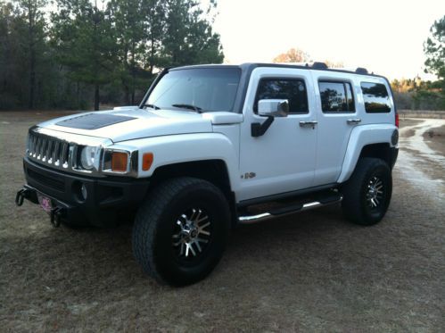 White 2006 hummer h3 with wheels!