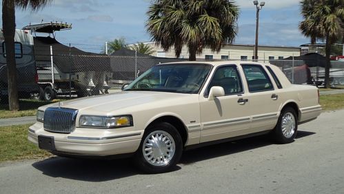 1997 lincoln town car cartier , moonroof , cd, heated seats, florida