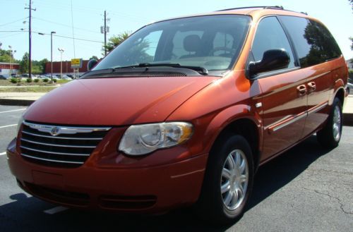 2006 chrysler town &amp; country loaded no reserve