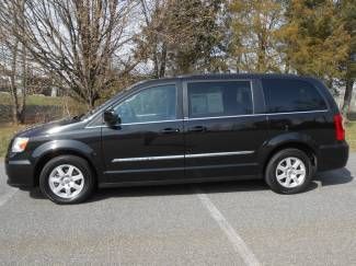2012 chrysler town &amp; country leather tv/dvd - free shipping or airfare