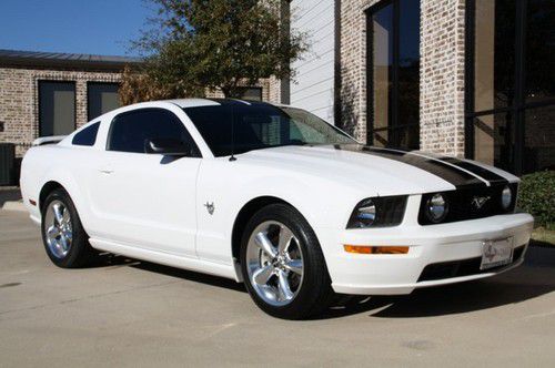 Performance white/dk charcoal leather,18 polished wheels,1-owner texas mustang