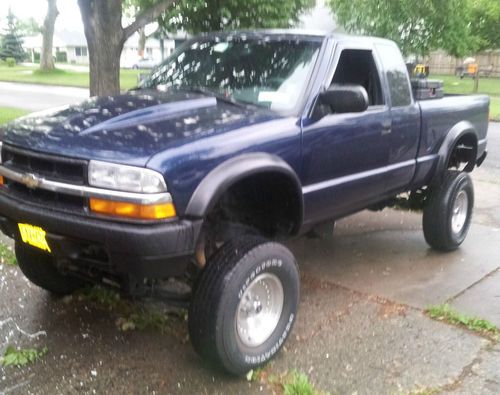 Chevorlet chevy s10 s-10 2000 4x4 4wd loaded lifted awesome truck extended cab