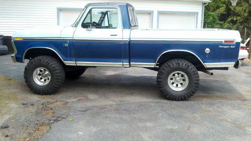 Ford f-100, 1976, 4x4, short bed, 390ci, 4 speed manual transmission.