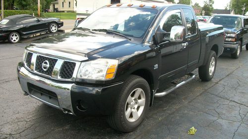 2004 nissan titan se 4x4 extended cab pickup 4-door 5.6l v-8  4 wheel drive!!!