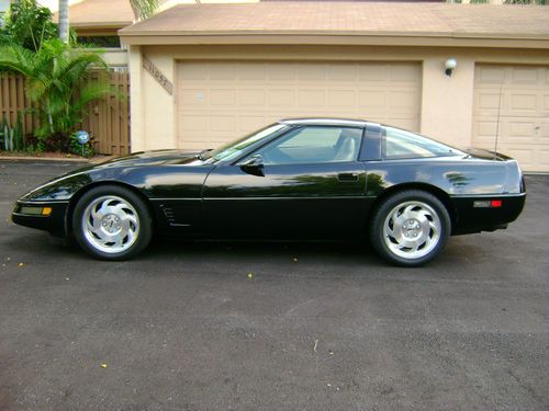 1996 corvette - rare black / tan - 31000 mi -  loaded w/ every opt. - mint cond