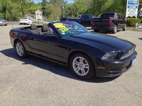 Wow- real clean &amp; sharp 2013 black ford mustang convertible auto-26k easy miles*