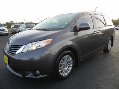 2013 toyota sienna xle 3.5l nav   leather dvd moonroof with 7,020 miles