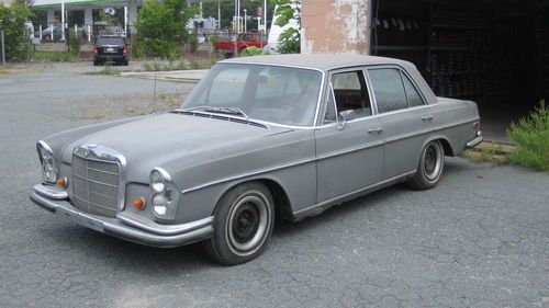 1968 mercedes 250s.. ready to restore..