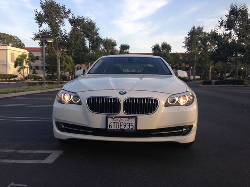 2011 bmw 528i white/black premium package, navigation, rear view camera