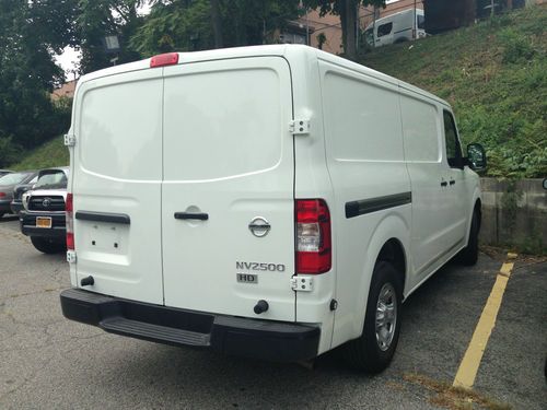 2013 nissan nv 2500 white