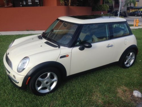 Mini cooper in pepper white dual tone leather with sunroof low miles