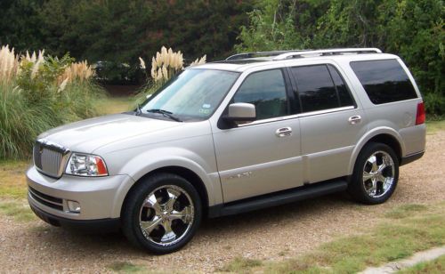 2005 lincoln navigator 4 wheel drive like new inside and out 22 inch wheels