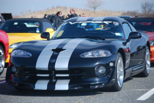 2000 dodge viper gts coupe black with silver stripes