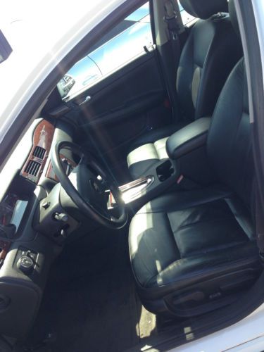 White 2010 chevrolet impala lt sedan leather interior 4-door 3.5l car low miles