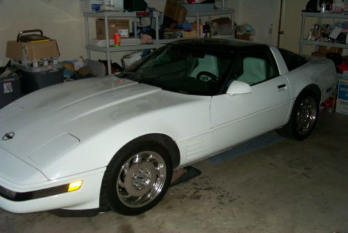 1991 chevy corvette c4 with removable targa top - white with 120k miles