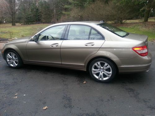 2008 mercedes-benz c300 4matic with premium option/navigation only 26k miles