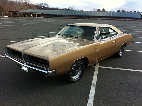 1969 dodge charger base - beautiful condition, no rust, 318 engine