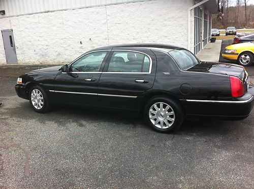 2009 lincoln town car black on black no reserve