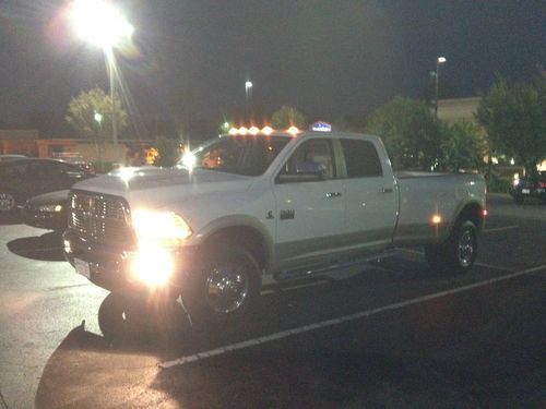 Dually, 8ft bed, b&amp;w hitch, bed liner, leather, rear dvd, diesel, low miles