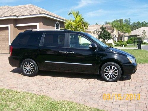 Like new 2012 kia sedona ex 19k miles loaded warranty