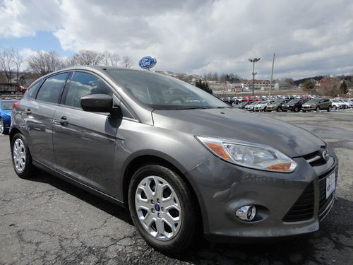 2012 focus hatchback se 6-speed automatic 25k miles clean carfax video sterling