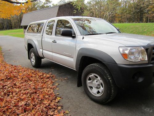 2010 toyota tacoma access cab 4x4 with leer cap low miles clean by owner