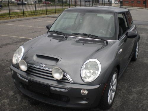 2004 bmw mini cooper s ---- one owner ---- jcw exhaust --- clean carfax ---look!