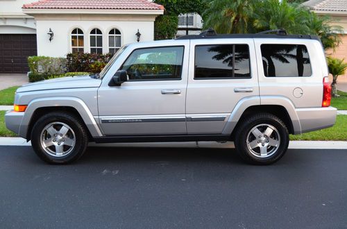 4x4, 3rd row seat, silver ext/black leather interior, great condition, new tires